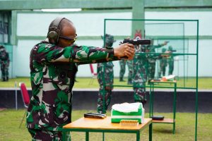 Pelihara Kemampuan, Pangdam XVII/Cenderawasih Laksanakan Latihan Menembak Bersama Panglima Divisi 2/Kostrad dan Pejabat Kodam