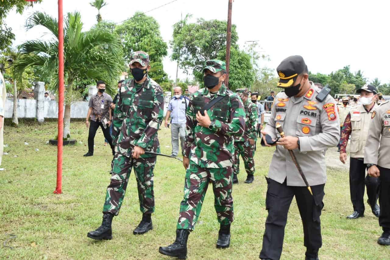 Kompak, Pangdam I/BB dan Kapoldasu Tinjau Vaksinasi Massal di Nias Barat