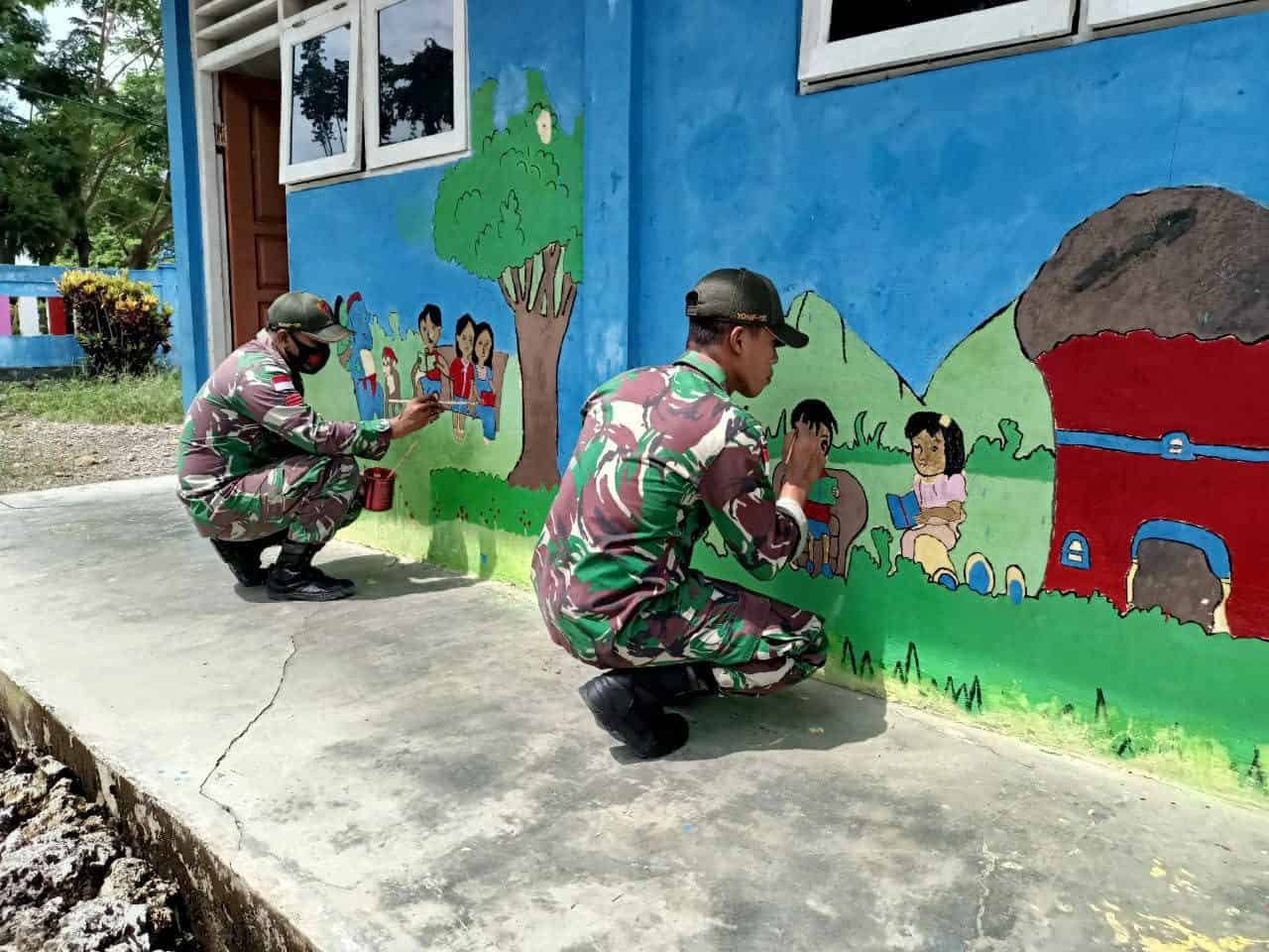 Satgas Yonif 131/Brs Renovasi dan Mengecat Bangunan TK di Papua