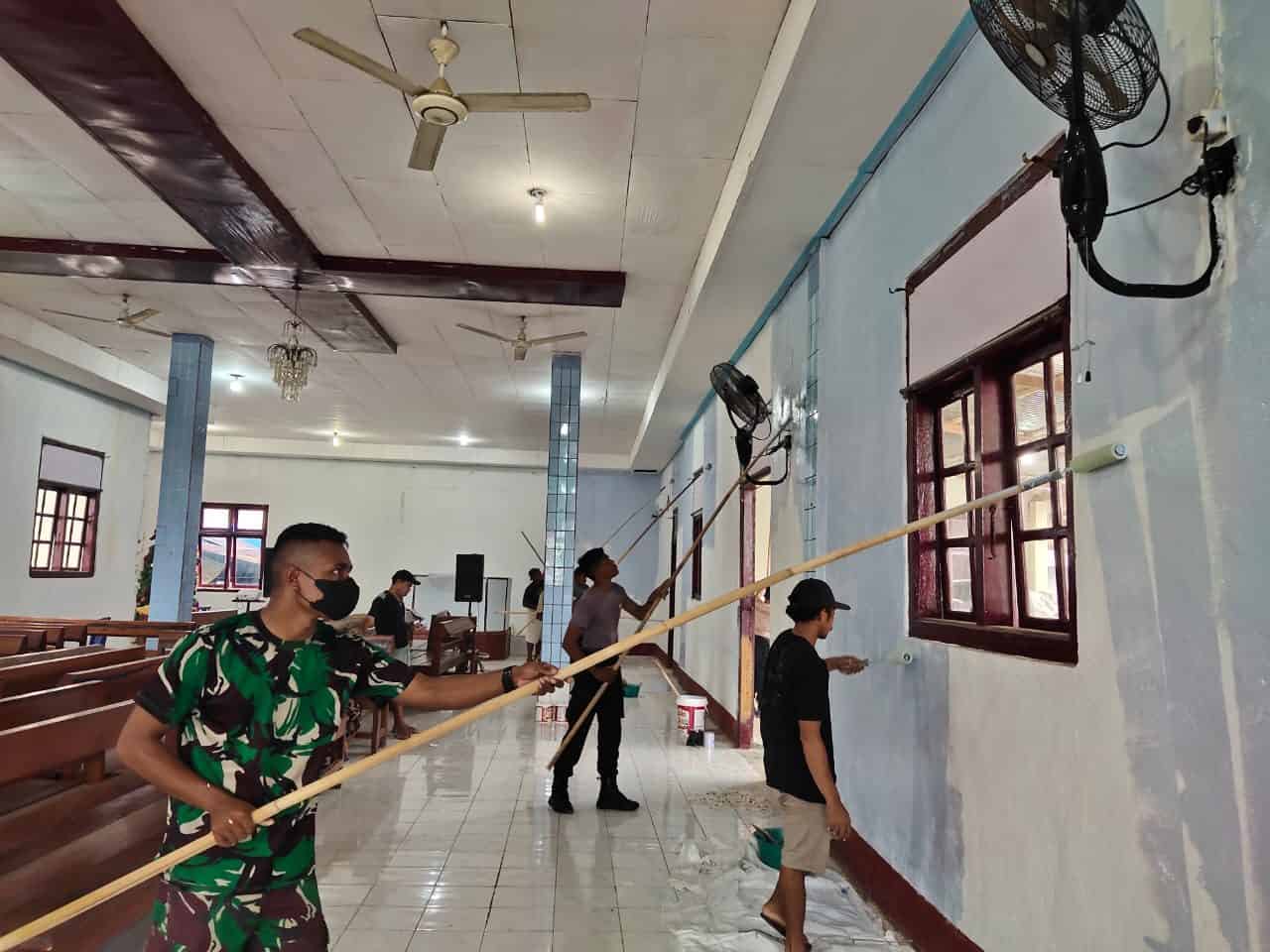 Satgas Pengamanan Maluku Utara Yonif RK 732/Banau Gelar Karya Bakti Bersama Masyarakat Desa Lelilef