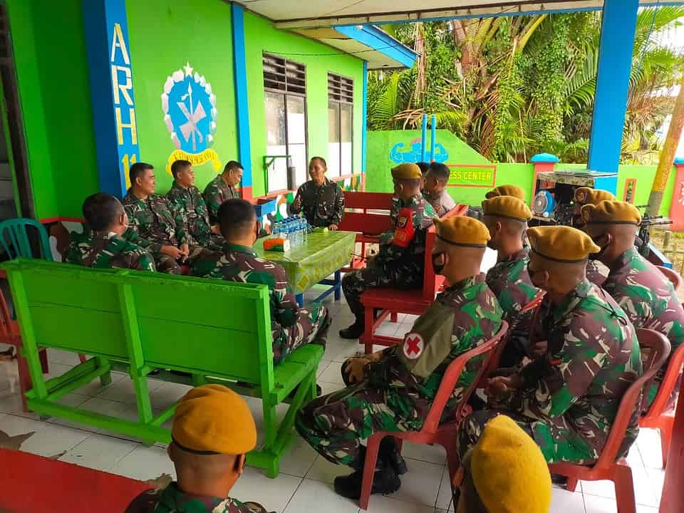 Tinjau Pos Perbatasan, Kapoksahli Kodam XVI/Pattimura Kunjungi Satgas Yonarhanud 11/WBY