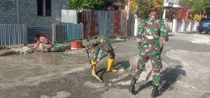 Satgas Yonif RK 732/Banau Gelar Karya Bakti Pengecoran Bahu Jalan