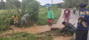 Satgas Yonarhanud 11/WBY, Gotong Royong Bersihkan Saluran Air