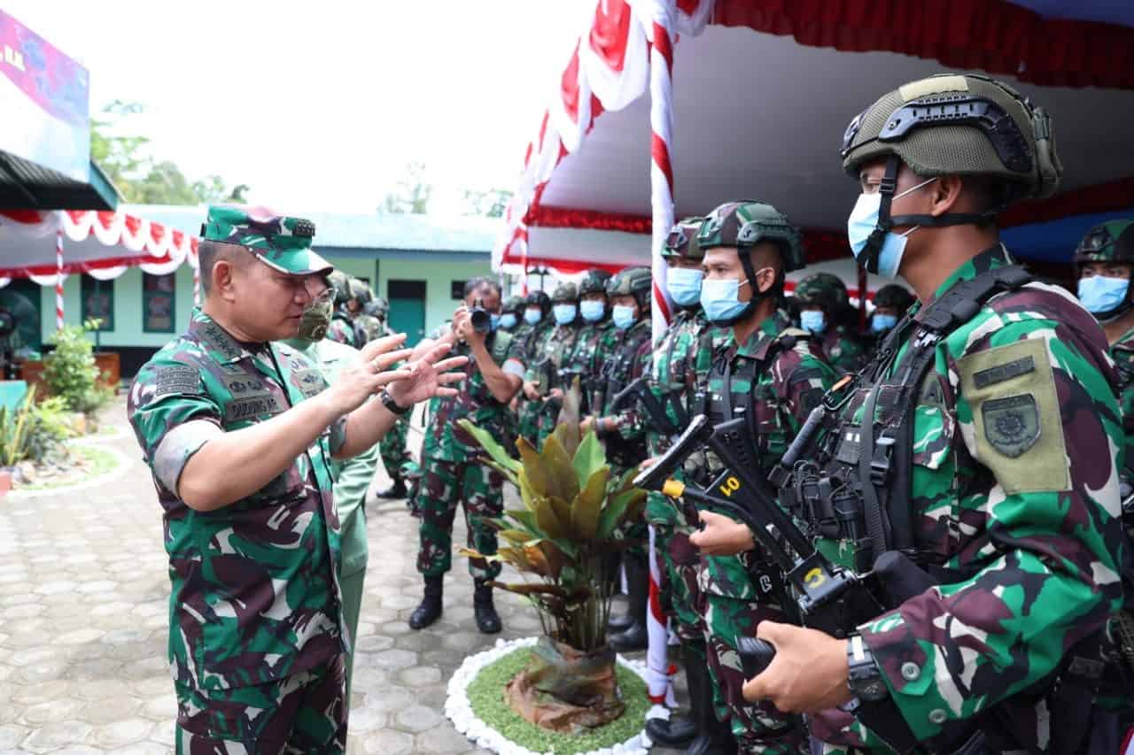 Kunjungan Perdana Kasad, Jenderal TNI Dudung Abdurachman Temui Prajuritnya di Wilayah Indonesia Timur