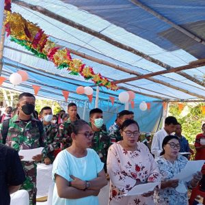 Anggota Satgas Batalyon Arhanud 11/WBY Hadiri Peresmian Gedung Baru Pastori Jemaat GPM Aboru