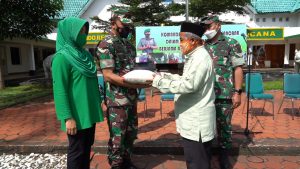 Jumat Berkah Danrem 061/SK dan Istri Kepada Yatim Piatu