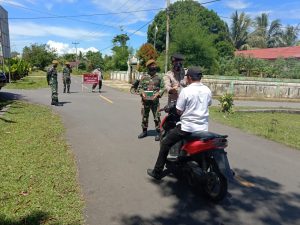 Satgas Pengamanan Maluku Yonarhanud 11/WBY Gelar Operasi Yustisi Prokes Bersama Polri