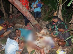 Aksi Heroik Prajurit Satgas Pamtas Yonif 123/Rajawali Bantu Persalinan Warga Di Tengah Kegelapan Alam Papua
