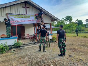 Jelang Natal, Satgas Pamtas RI-PNG Yonif 711/Raksatama Laksanakan Karya Bakti Bersama Warga