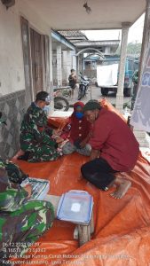 Kesdam V/Brawijaya Berikan Layanan Kesehatan dan Trauma Healing Korban Erupsi Gunung Semeru
