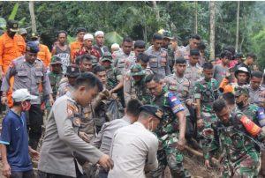 Tim Gabungan Temukan Satu Orang Korban Banjir dan Longsor di Lombok Barat