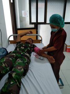Anggota Satgas Pengamanan Arhanud 11/ WBY Donorkan Darah