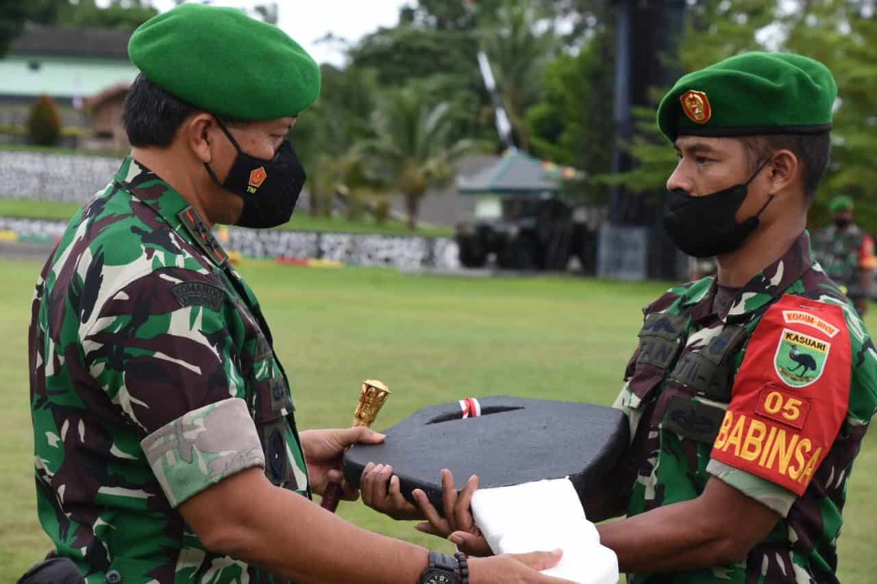 Pangdam Kasuari Serahkan Bantuan Kendaraan Dinas TNI AD Untuk Jajaran Kodam Kasuari