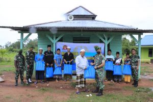 Sambut hari Juang TNI AD, Yonif 757/GV Berbagi Kasih di Pondok Pesantren Neto Distrik Kurik Papua