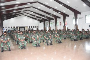 Pangdam XVIII/Kasuari Lepas Personel Sat BKO Teritorial Koramil Persiapan Kodam XVIII/Kasuari TA 2021