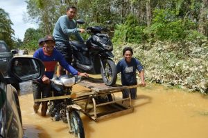 Pangdam I/BB, Gubsu dan Kapoldasu Terjun Langsung Tinjau Penanganan Banjir dan Tanah Longsor di Kabupaten Madina