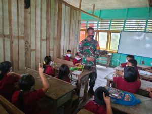 Cerdaskan anak Bangsa, Anggota Satgas Yonif 144/JY Mengajar Bahasa Indonesia Di Perbatasan