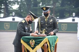 Kasad Melantik dan Mengambil Sumpah 999 Perwira Lulusan Diktukpasus TNI AD