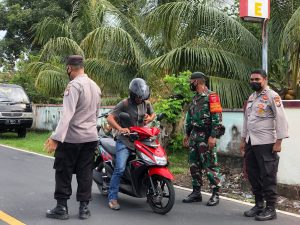 Integritas TNI-Polri Satgas Yonif RK 732/Banau Bantu Percepatan Vaksinasi