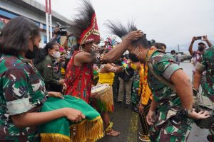 Panglima TNI Tinjau Pelaksanaan Vaksinasi Kodam XVIII/Kasuari, Pastikan Program Vaksin di Papua Barat Berjalan