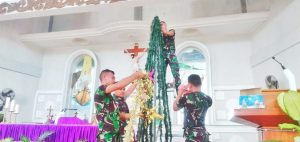 Sambut Natal, Satgas Yonif 743/PSY Perindah Gereja Perbatasan