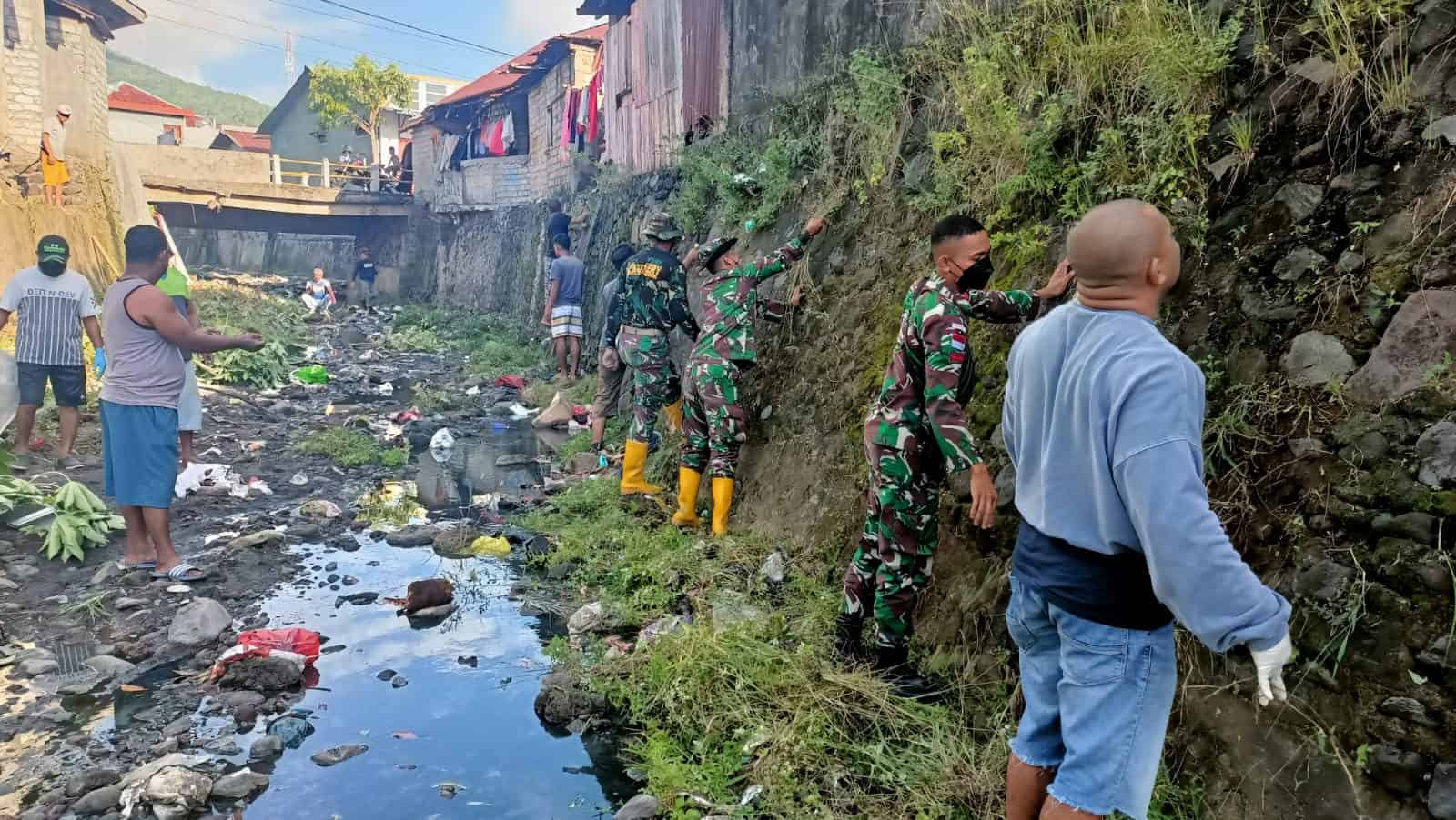 Satgas Yonif Raider Khusus 732/Banau Ajak Masyarakat Peduli Lingkungan