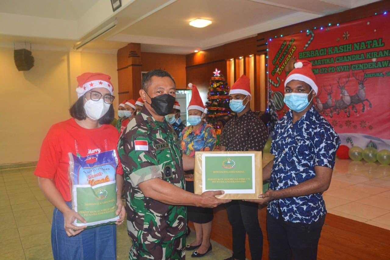 Korem 172/PWY Berbagi Kasih Natal Bersama Anak Panti Asuhan