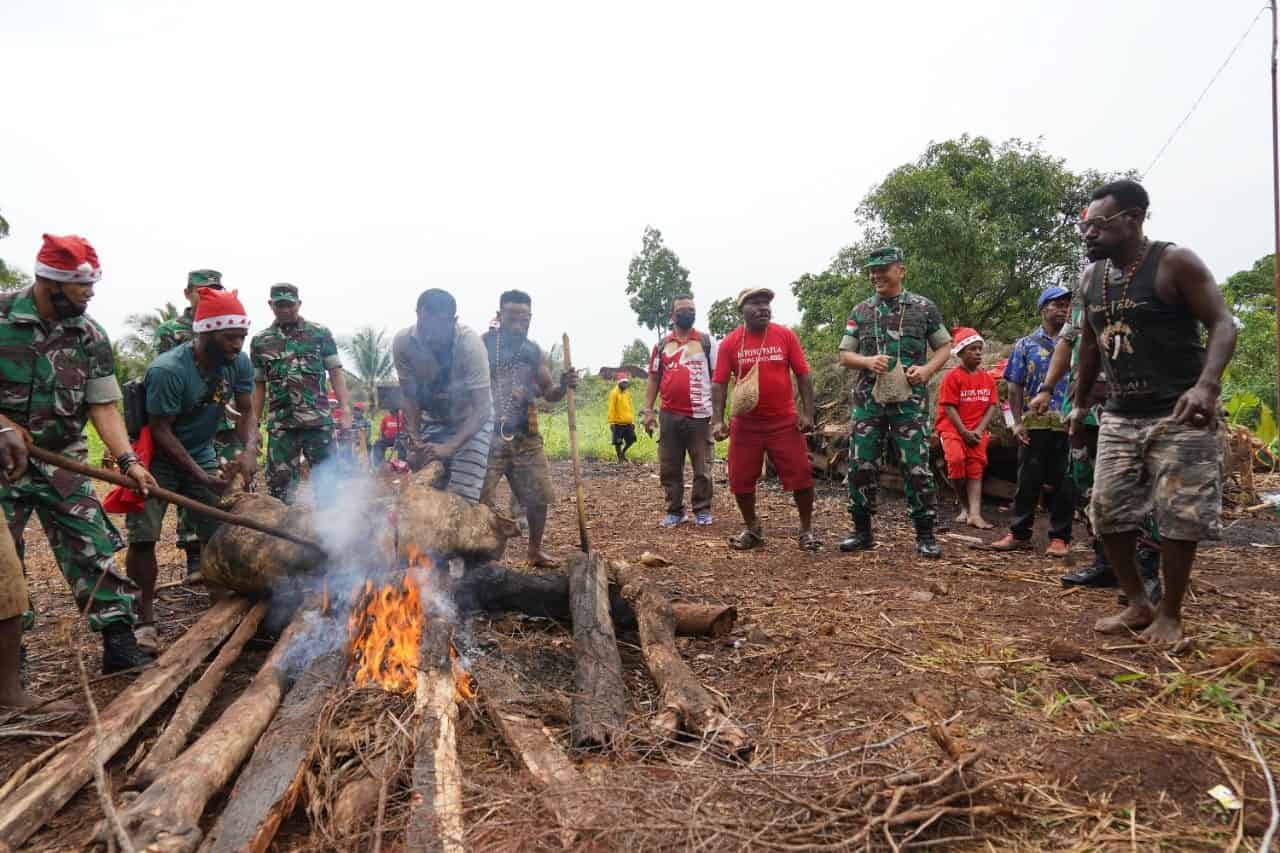 Kodam XVII/Cenderawasih Berbagi Kasih Bersama Jemaat Gereja Gidi Lembah Sunyi Angkasa