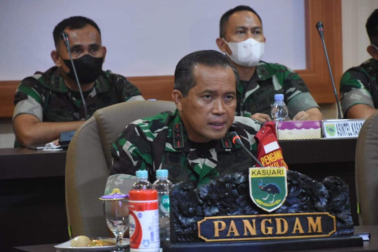 Pengarahan Kepada Dansat, Pangdam Kasuari Apresiasi Atas Kinerja Jajarannya di Tahun 2021