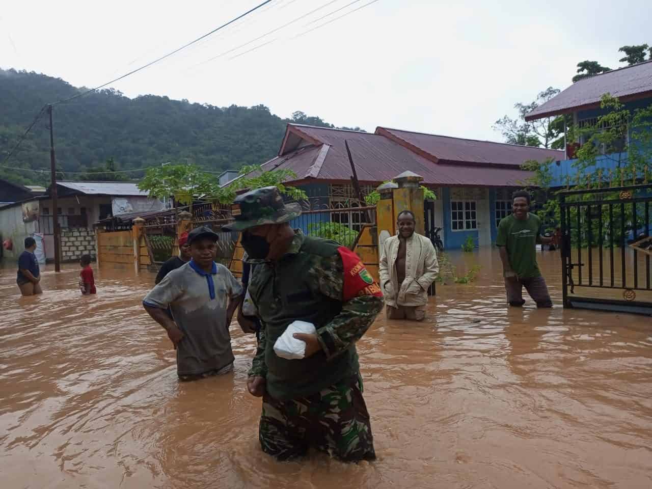 Banjir dan Longsor Landa Jayapura, TNI Siaga Bencana Bantu Masyarakat