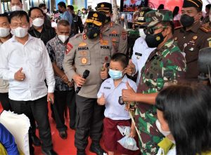 Pangdam I/BB Bersama Kapoldasu Turun Dan Tinjau Pelaksanaan Vaksinasi di Kota Rambutan