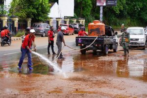 Pasca Banjir dan Longsor Satuan Jajaran Kodam XVII/Cenderawasih Gelar Kerja Bakti Massal di Kota Jayapura