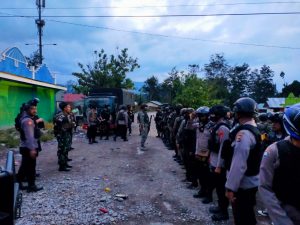 Kodim 1702/JWJ Back Up Polres Jayawijaya Redam Konflik Dua Suku di Wamena