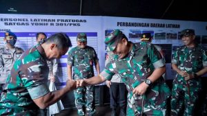 Dankodiklatad Dampingi Panglima TNI Tinjau Latihan Pra Tugas Satgas Yonif R 301/PKS Brigif 15/K