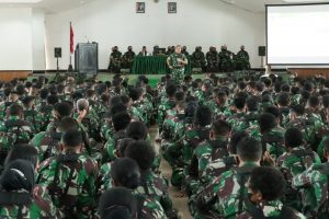 Beri Pengarahan, Pangdam Kasuari Minta Prajurit Agar Bantu Permasalahan di Papua Barat