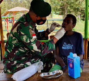 Satgas Yonif MR 412 Kostrad Gelar Pemeriksaan Kesehatan Gigi Gratis di Lanny Jaya
