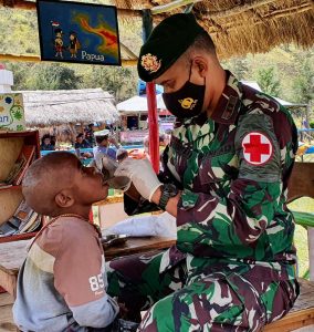 Satgas Yonif MR 412 Kostrad Gelar Pemeriksaan Kesehatan Gigi Gratis di Lanny Jaya