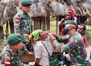 Satgas Yonif MR 412 Kostrad Gelar Pemeriksaan Kesehatan Gigi Gratis di Lanny Jaya