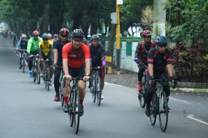 Pangdivif 2 Kostrad Pimpin Gowes Silaturahmi Perwira Divif 2 Kostrad Se-Malang Raya