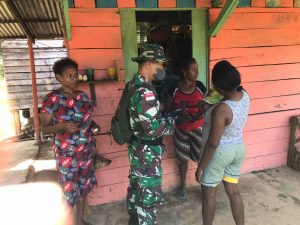 Satgas Pamtas RI-PNG Yonif 410/Alugoro Tngkatkan Derajat Kesehatan Masyarakat di Perbatasan