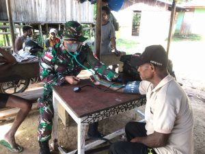 Satgas Pamtas RI-PNG Yonif 410/Alugoro Tngkatkan Derajat Kesehatan Masyarakat di Perbatasan