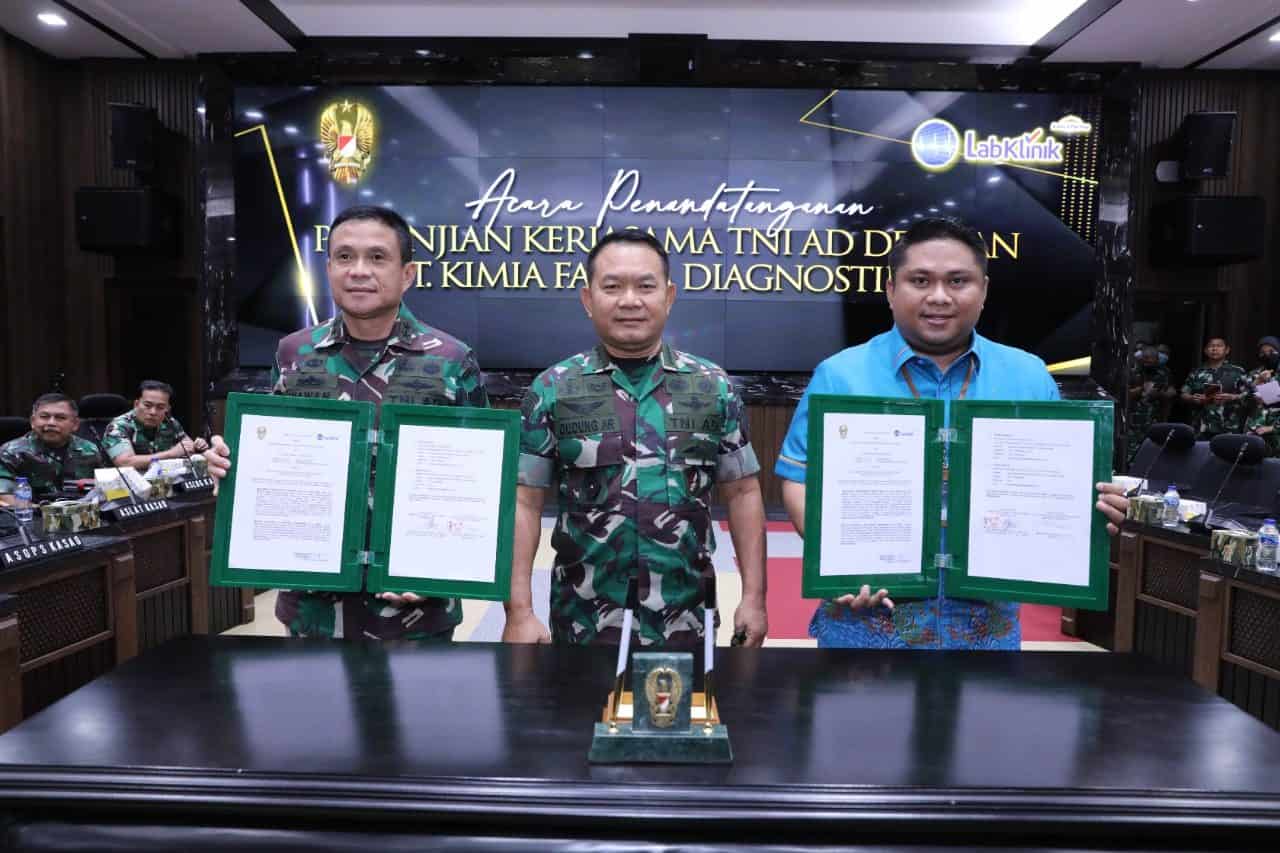 TNI AD Gandeng PT. Kimia Farma Salurkan Vaksin dan Sembako