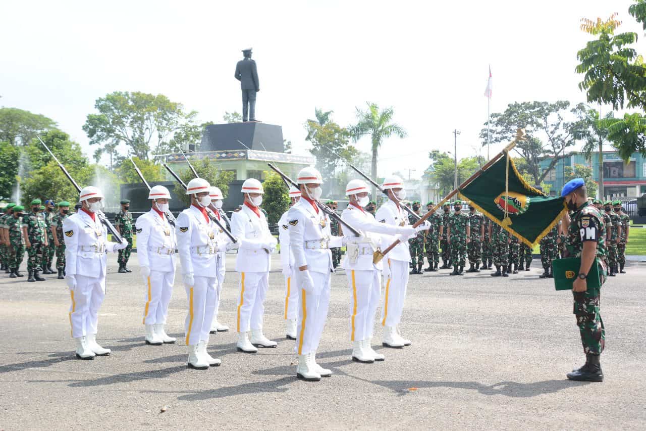 Aspers Kasdam I/BB Pimpin Tradisi Korps Penerimaan Personel Abit Diktukpareg TNI AD Tahun 2021 di Makodam