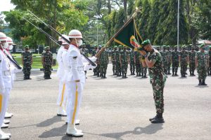 Aspers Kasdam I/BB Pimpin Tradisi Korps Penerimaan Personel Abit Diktukpareg TNI AD Tahun 2021 di Makodam