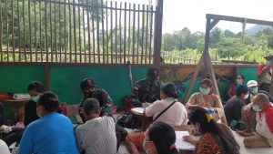 Satgas Yonif 144/JY Gelar Posyandu Lansia Bersama Nakes di Perbatasan