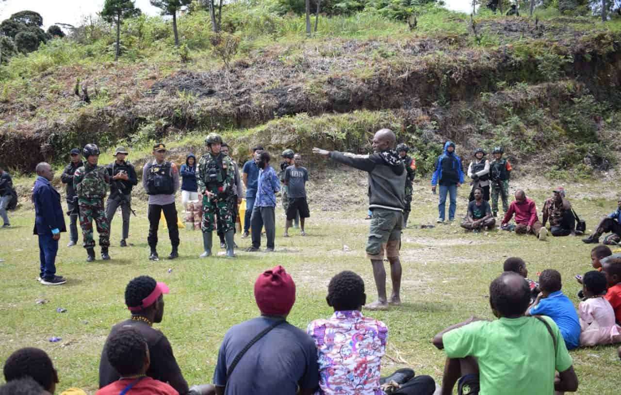 Satgas Kodim Yonif PR 328/DGY Bangun Komsos Dengan Warga Kampung Mamba Bawah Distrik Sugapa