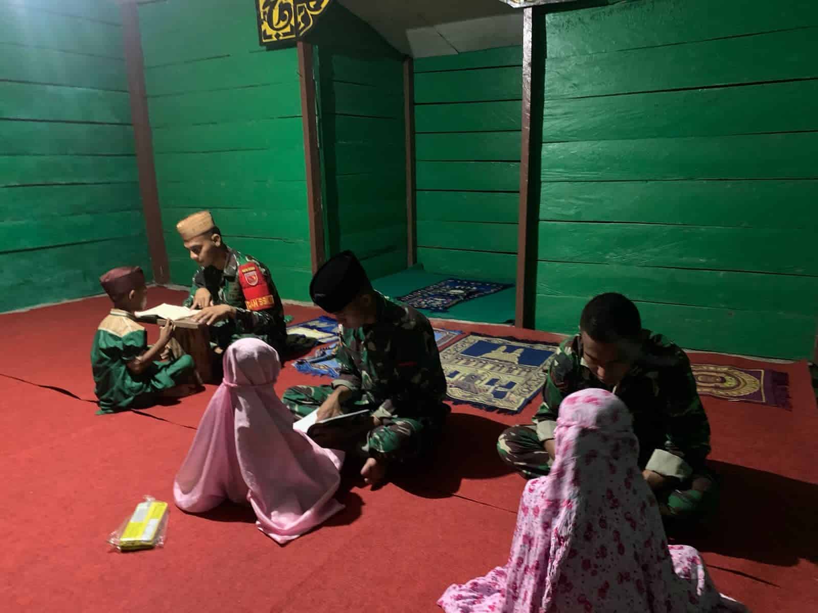 Satgas Kodim Maluku Utara Yonif RK 732/Banau Ajarkan Mengaji Kepada Anak-Anak