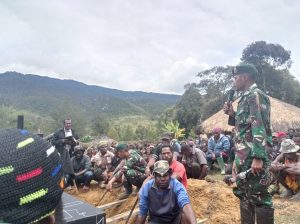 Satgas Yonif MR 412 Bantu Pemakaman Warga di Papua