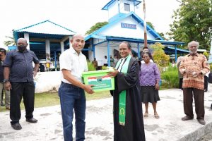 Pangdam Kasuari Kunjungi Pulau Mansinam, Gelar Ibadah Sekaligus Bantu Warga Sekitar