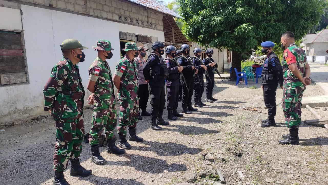 Minimalisasi Berita Hoax Yang Beredar, Satgas Kodim Maluku Yonarhanud 11/WBY Bersama Kepolisian Anjangsana ke Warga